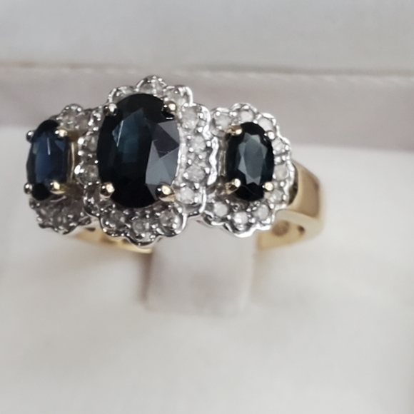 10K Gold Ring - Picture 11 of 17